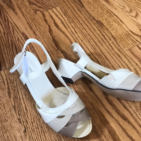 Tan and cream Velcro strap sandals - Picture 2 of 3
